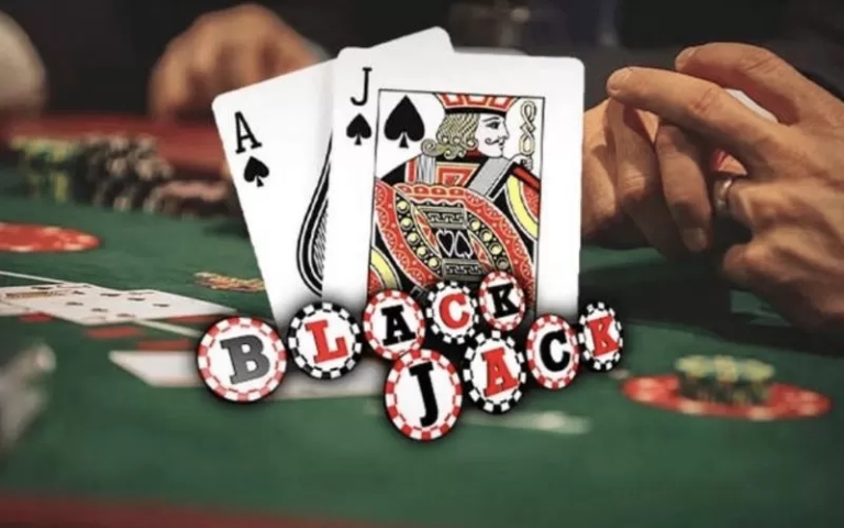 Blackjack dựa trên quy luật so điểm giữa người chơi và nhà cái